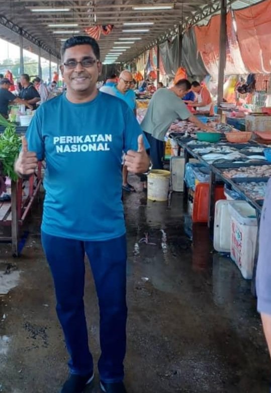 B. Gunalan at the Pandamaran market this morning. He says the market’s stalls are increasingly being run by migrants, not locals. – The Vibes Team pic, August 10, 2023