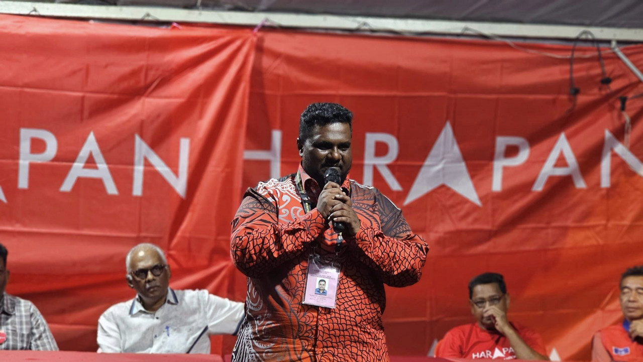 Pakatan Harapan’s Thiban Subbramaniam (centre) will be looking to clinch the crucial Indian vote in Bukit Melawati. – Thiban Subbramaniam Facebook pic, August 11, 2023