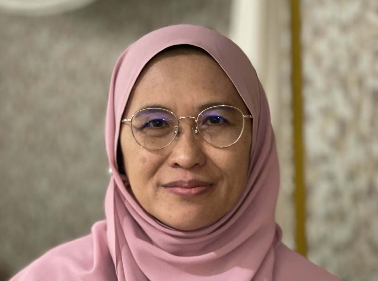Universiti Teknologi Mara senior lecturer Julenah Ag Nuddin says her research team has successfully reduced heavy metal content in the soil from the former mine and grown a plant via the microbe-mediated phytoremediation approach in a pot trial. – JASON SANTOS/The Vibes pic, August 29, 2023 