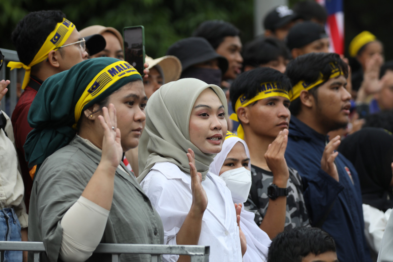 Members of the public recite the Rukun Negara as part of the National Day celebration. – SALWA FARHANA ISMAIL/The Vibes pic, August 31, 2023