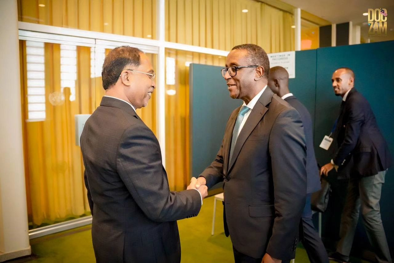 Foreign Minister Datuk Seri Zambry Abdul Kadir confers with Vincent Biruta, Rwanda’s foreign affairs and international cooperation minister. – Zambry Abd Kadir Facebook pic, September 20, 2023