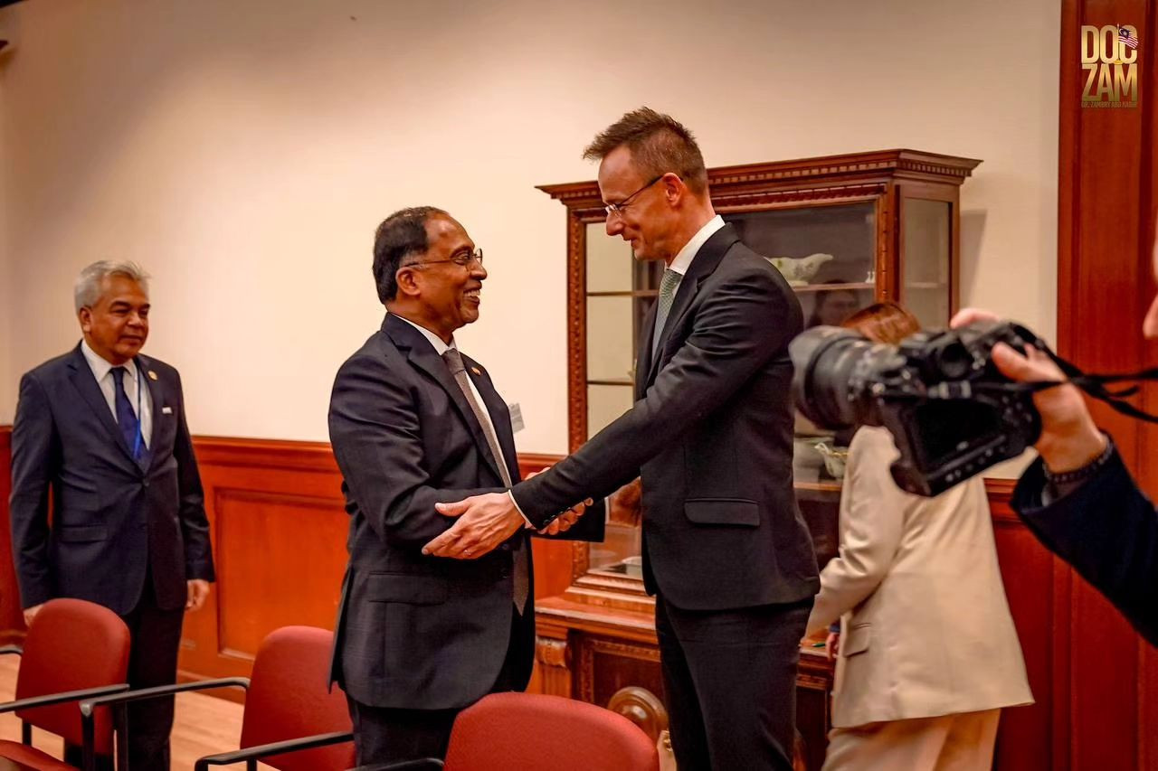Foreign Minister Datuk Seri Zambry Abdul Kadir invites Péter Szijjártó, Hungarian foreign affairs and trade minister, to Malaysia. – Zambry Abd Kadir Facebook pic, September 20, 2023