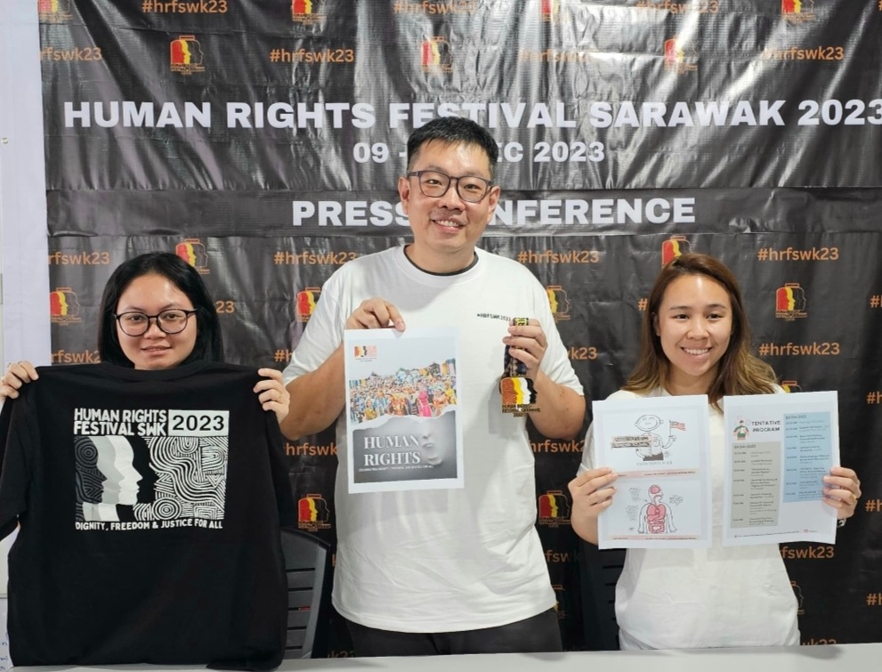 Activists and members of the public observe Human Rights Day at La Promenade Shopping Mall in Kuching today. – Pic courtesy of Rise of Sarawak Efforts, December 10, 2023 