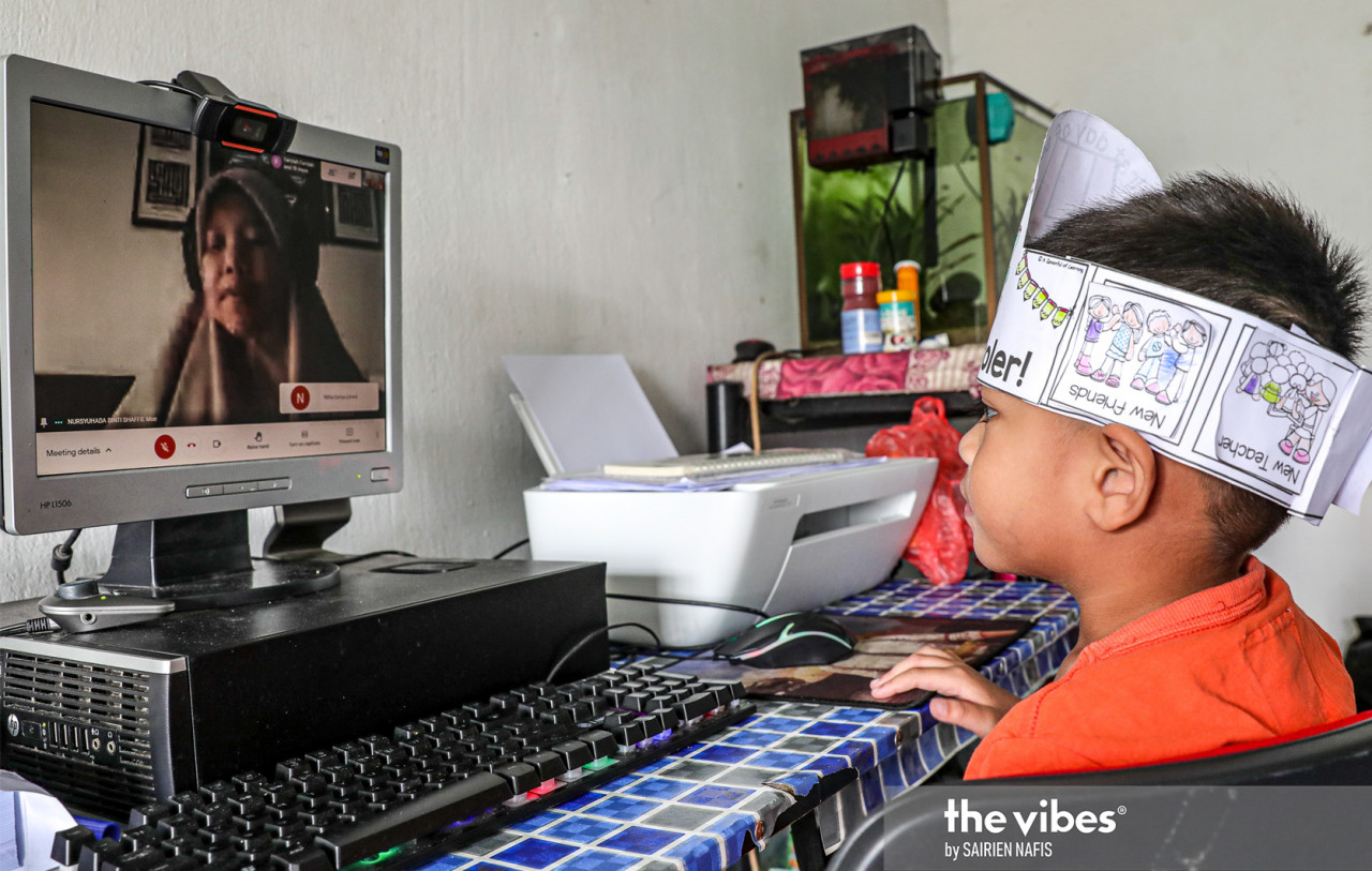 Some households only have one computer, so children have to take turns sharing it when studying online. – The Vibes pic, January 23, 2021