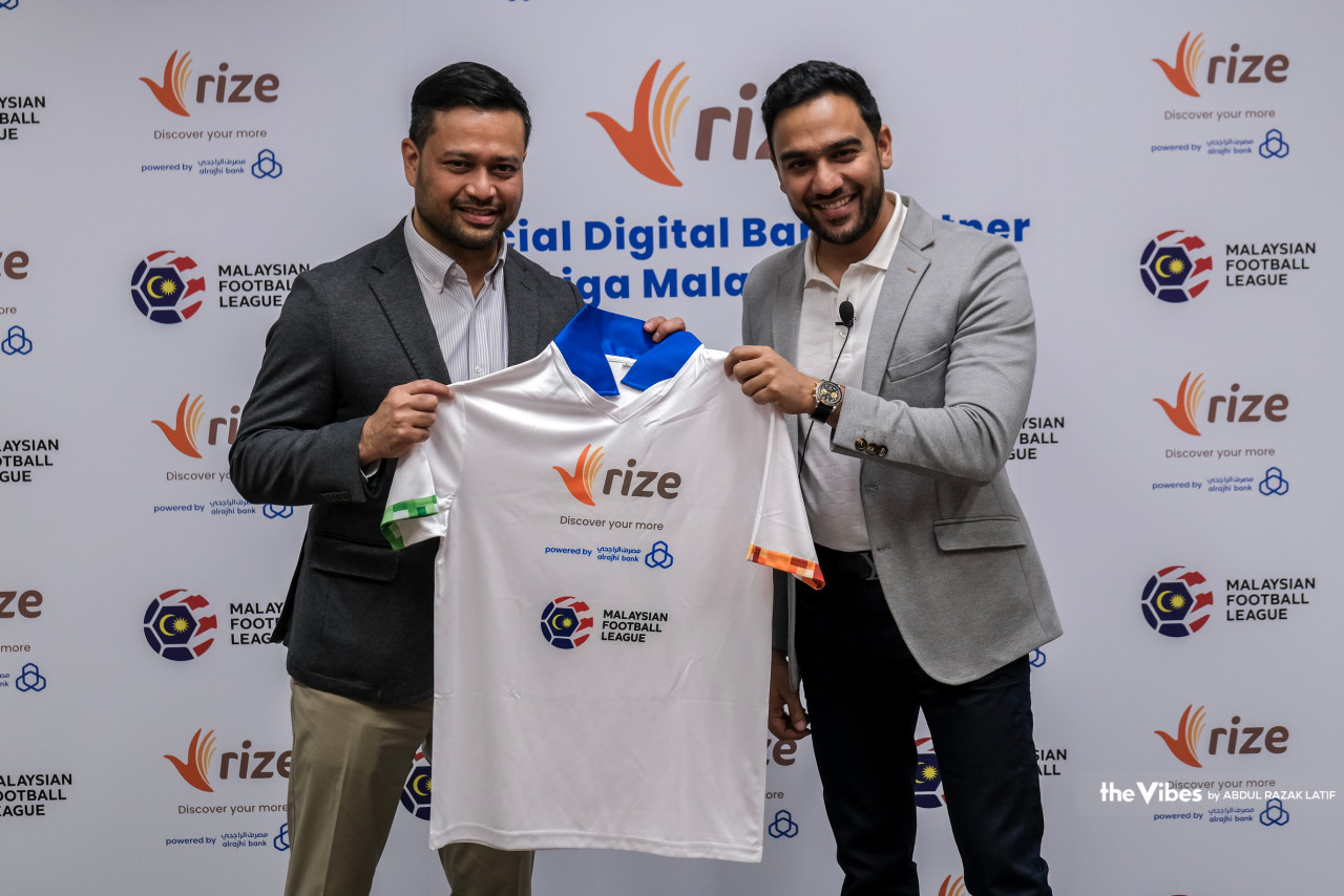 Stuart( left) and Al Rajhi Bank Malaysia CEO Arsalaan Ahmed (right) launching a sponsorship agreement between MFL and Al Rajhi Banking and Investment Corporation today. – ABDUL RAZAK LATIF/The Vibes pic, February 21, 2023
