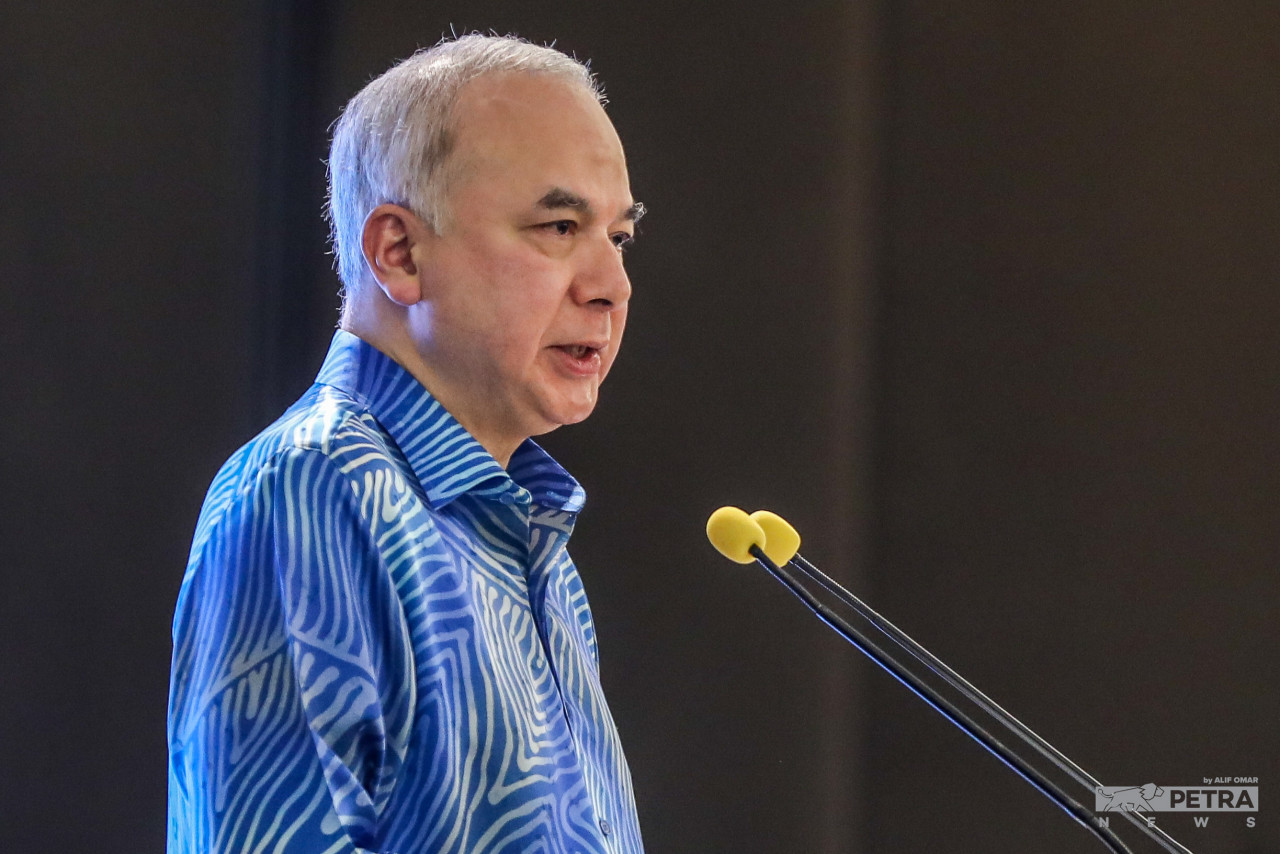 Perak ruler Sultan Nazrin Shah asks the Conference of Rulers and Yang Di-Pertuan Agong to pay special attention to the selection of EC members and ensure that they command the public trust. – ALIF OMAR/The Vibes pic, March 22, 2022