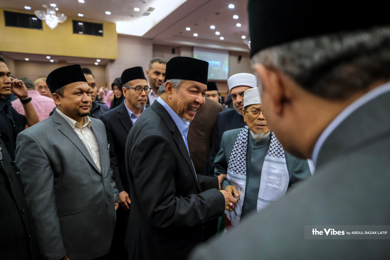 Datuk Seri Ahmad Zahid Hamidi (centre) says Datuk Seri Anwar Ibrahim will elaborate on more details of the National Madani Council upon his return from the working visit to Saudi Arabia by the end of the week. – ABDUL RAZAK LATIF/The Vibes file pic, March 21, 2023