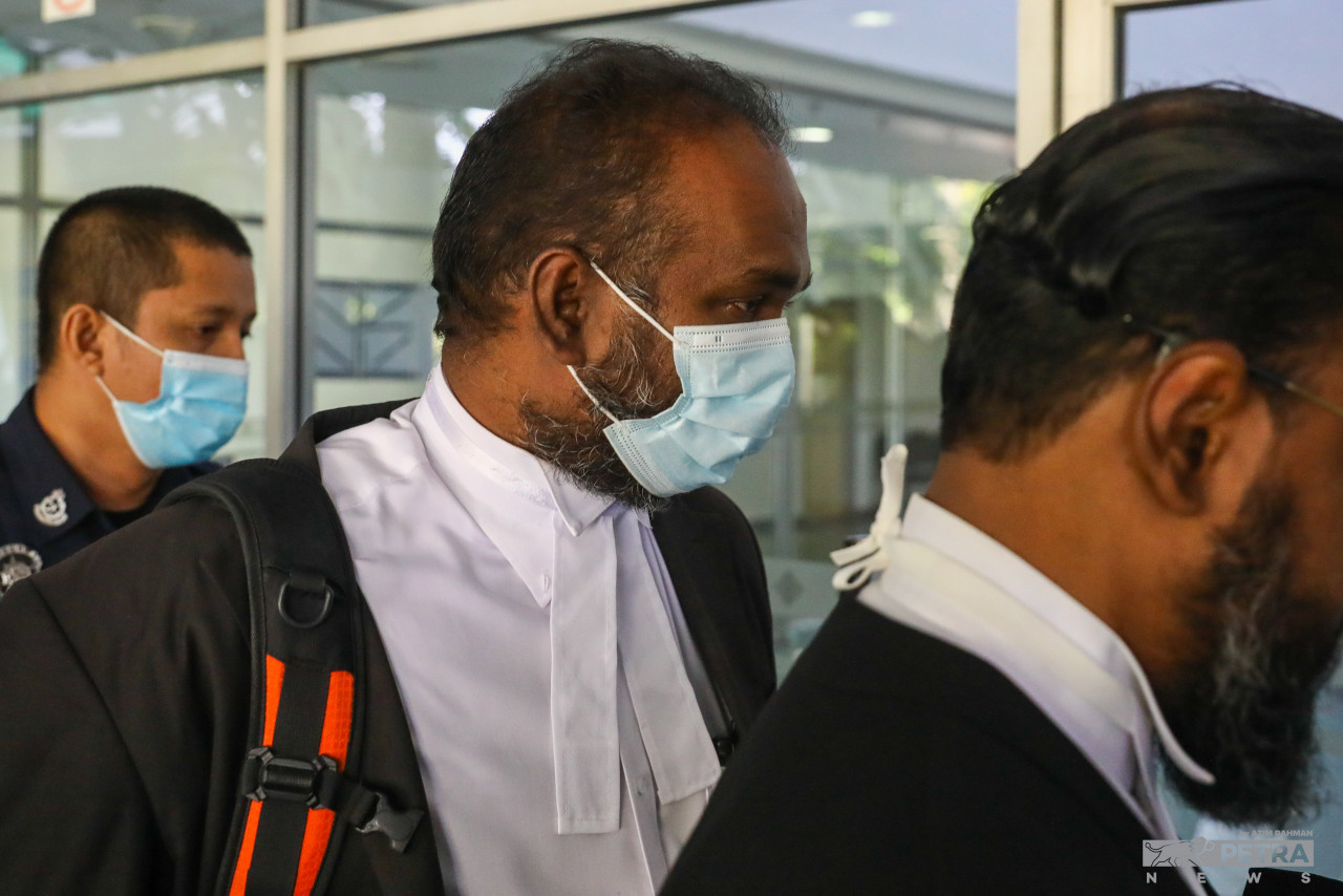Defence lawyer S. Suresh, who received light injuries when Zulfadhli Zaki hit him with a camera after Zulfadhli’s media card was snatched. – AZIM RAHMAN/The Vibes, June 21, 2022