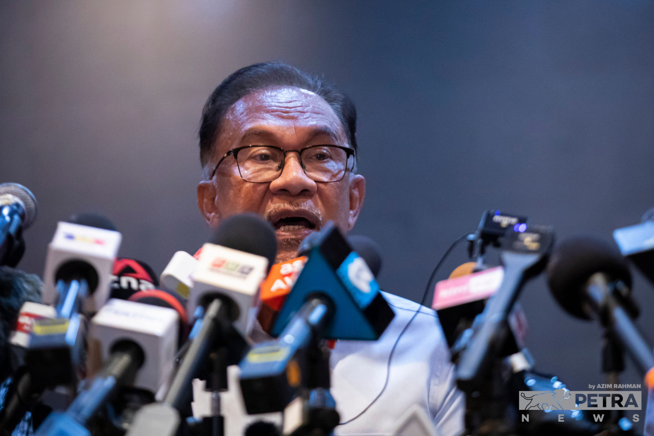 Pakatan Harapan chairman Datuk Seri Anwar Ibrahim assures that Barisan Nasional has set no unreasonable conditions to secure their support and subsequently form the federal government. – AZIM RAHMAN/The Vibes pic, November 21, 2022  