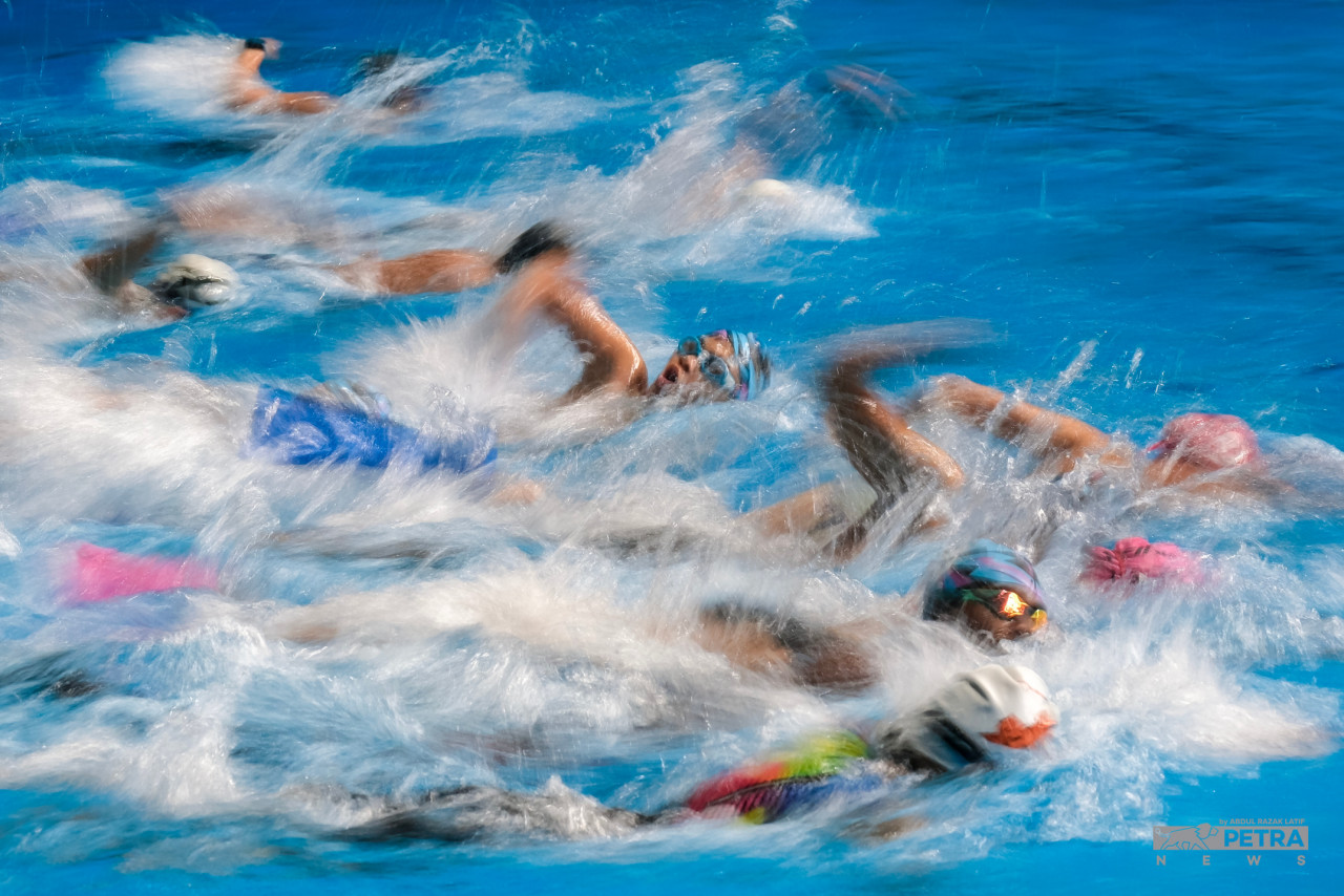 Triathlon coach Rupert Chen stresses the importance of correct swimming techniques for Ironman aspirants, as swimming in the ocean is vastly different than in a pool. – ABDUL RAZAK LATIF/The Vibes pic, January 8, 2023
