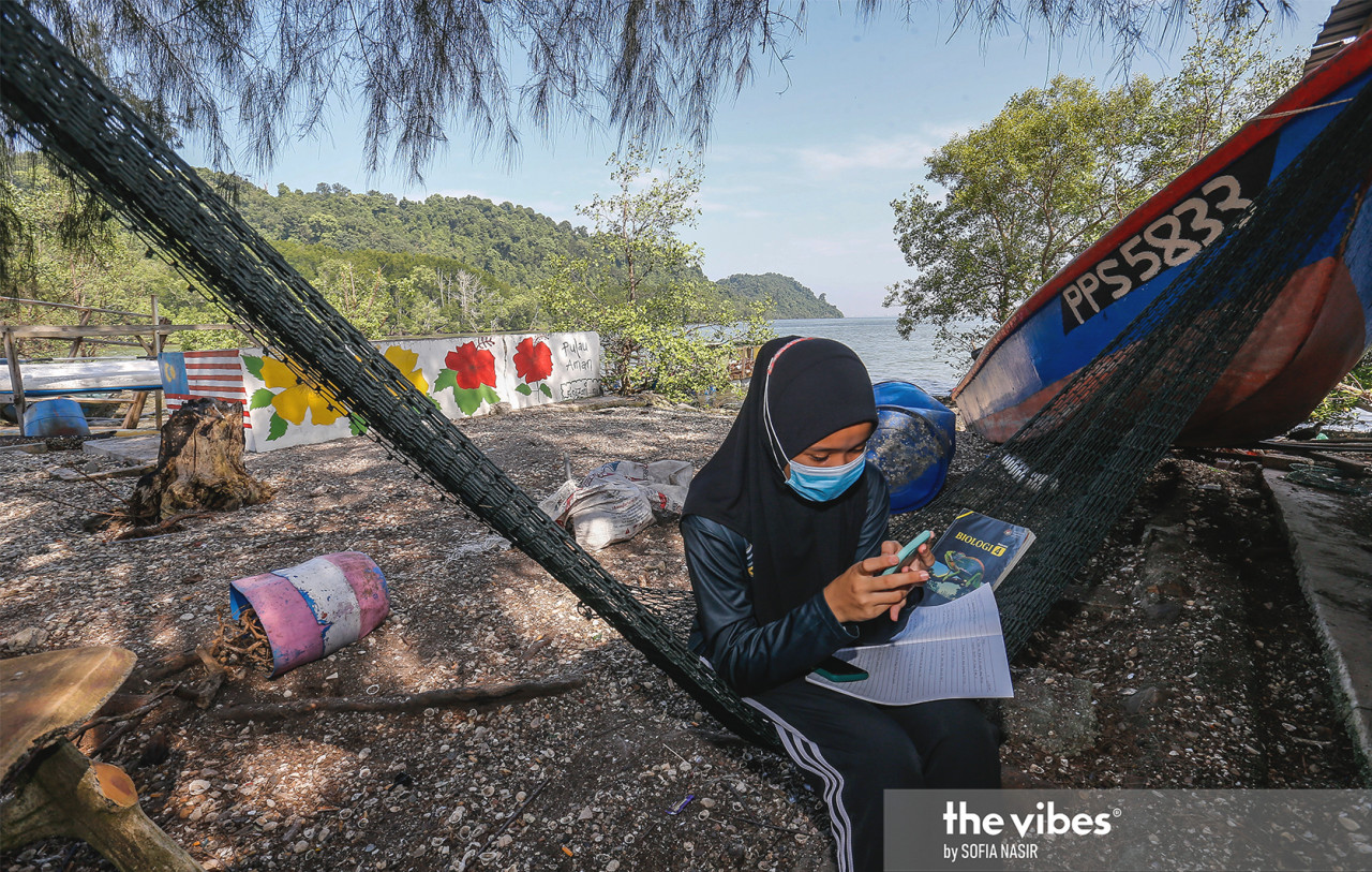 The PdPR would be more effective if full internet coverage were available and if all parents could afford digital devices and internet data for their children. – The Vibes file pic, July 13, 2021
