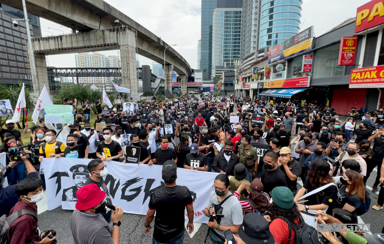 Brickfields police chief Amihizam Abdul Shukor says police estimates of attendees were around 400, detailing how 205 policemen and 21 senior officers were deployed to the scene. – LANCELOT THESEIRA/The Vibes pic, January 23, 2022