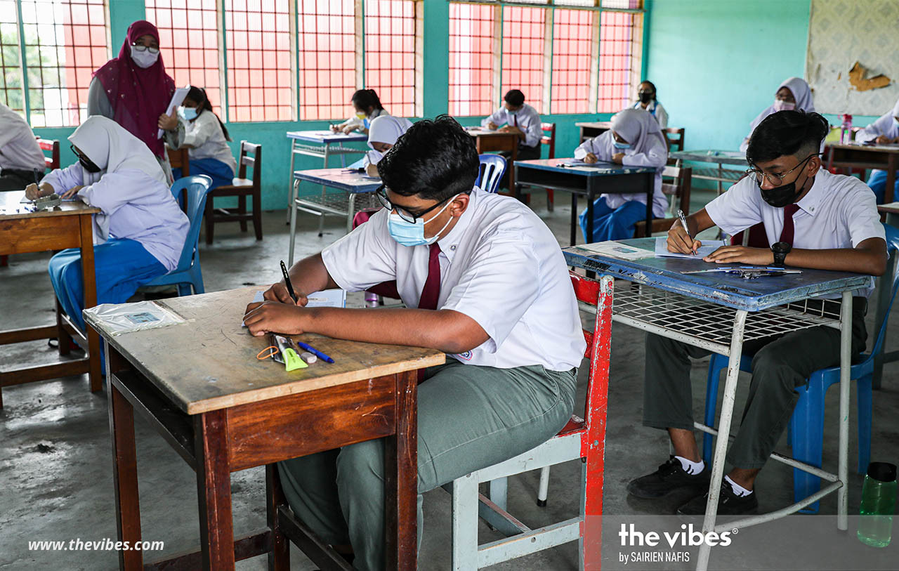 Parents feel that the issue is of urgency as the Education Ministry had informed them during the briefing prior to the SPM exams that the marks of the oral exams would be considered in the calculation of the final BM and English grades. – The Vibes file pic, April 19, 2022