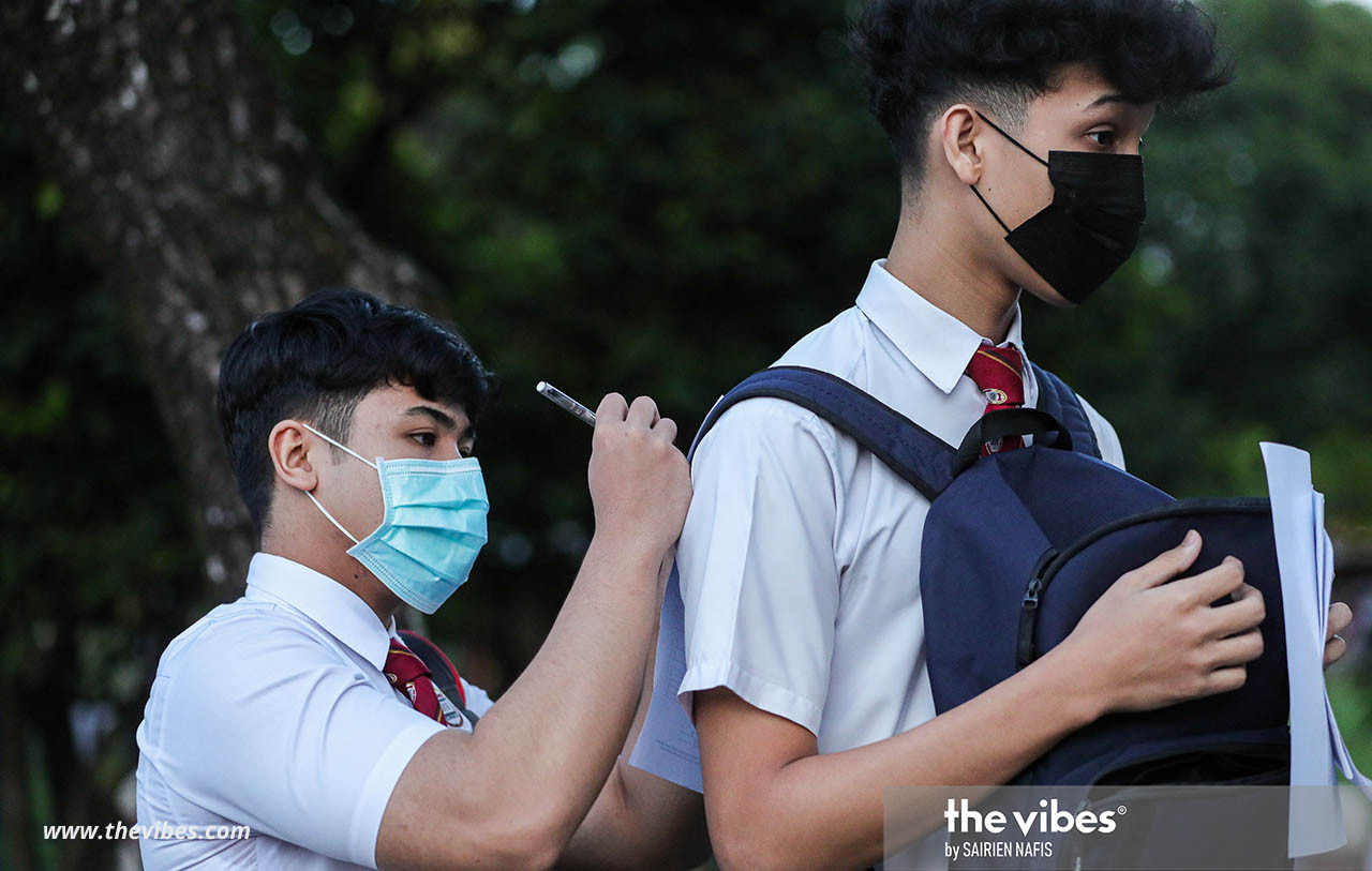 No disciplinary action will be taken against students who do not show up for in-person classes when these sessions resume next month, says the education minister. – The Vibes file pic, September 15, 2021