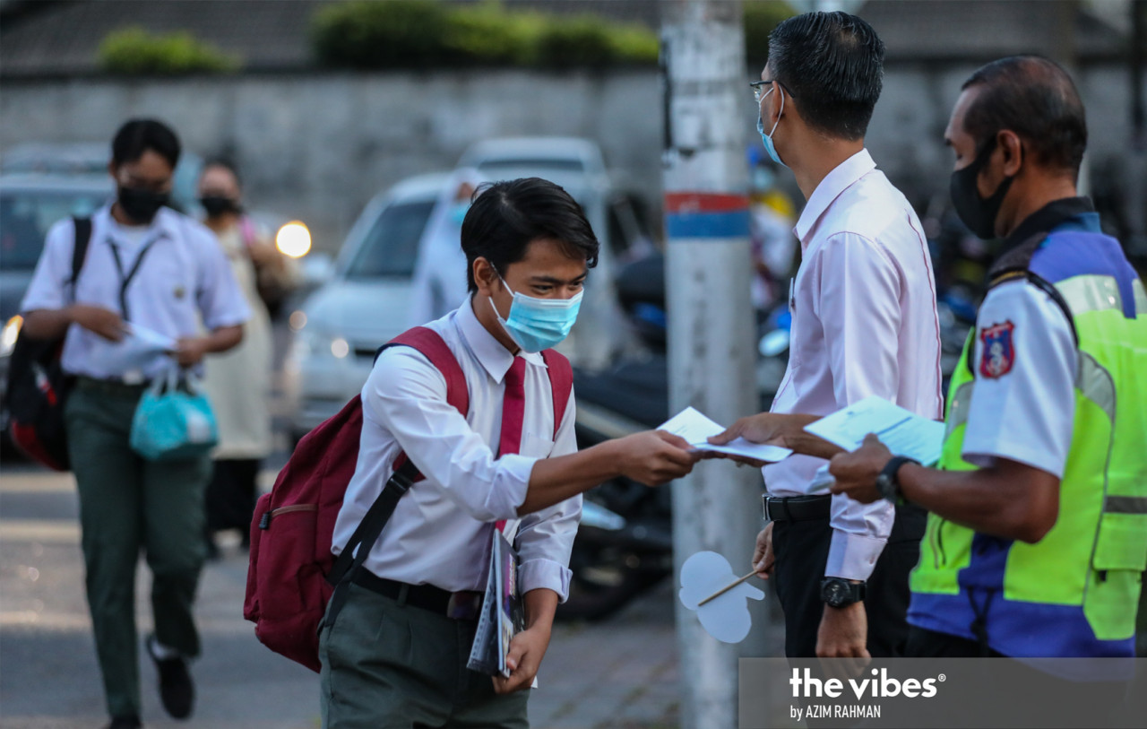 Those who test positive for Covid-19 or are instructed to undergo quarantine because they are a close contact will not be allowed to sit the examination on that day, but must produce certified documents to enable them to sit for the rescheduled examination. – AZIM RAHMAN/The Vibes pic, February 22, 2021
