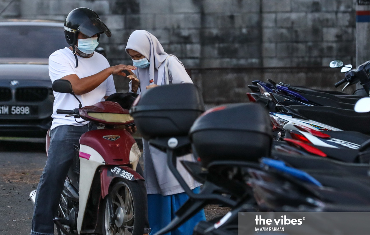 This year’s batch of Form Five students are the first group to sit the SPM examination under the new norms. – AZIM RAHMAN/The Vibes pic, February 22, 2021