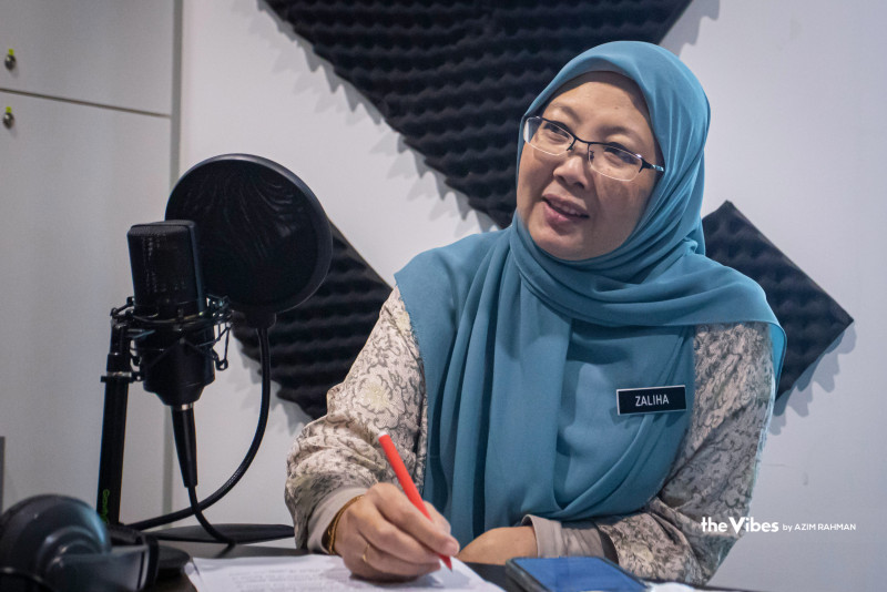 So far, Dr Zaliha Mustafa, as the country’s first woman health minister, has visited several hospitals, including in Putrajaya and Klang, as well as Sultanah Aminah Hospital in Johor Baru, the place where she started as a trainee doctor 34 years ago. – AZIM RAHMAN/The Vibes pic, February 26, 2023