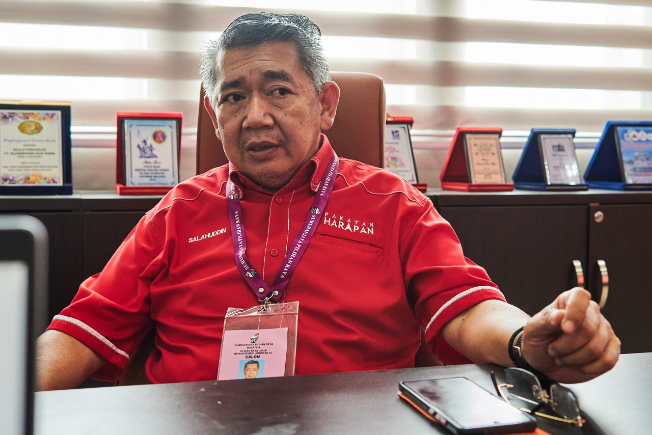 Incumbent Pulai MP Datuk Seri Salahuddin Ayub (Pakatan Harapan-Amanah) (pic) will be facing three-time rival Datuk Nur Jazlan Mohamed (Barisan Nasional-Umno) in the upcoming election. He previously won against Nur Jazlan with a 28,924-vote margin. – The Vibes file pic, November 8, 2022