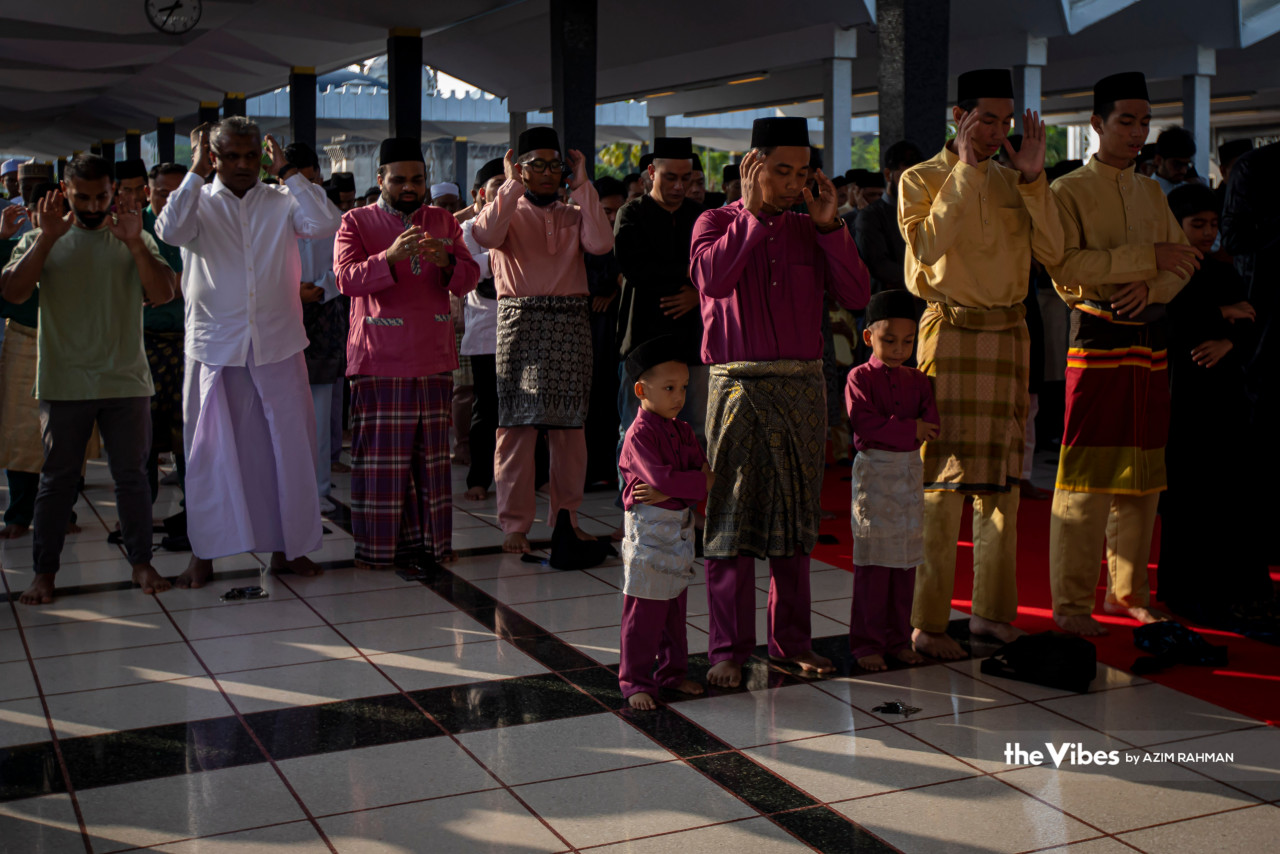 The sermon during Aidilfitri prayers at Masjid Negara titled Aidilfitri Lebih Bererti, among others, calls on Muslims to take advantage of the celebration to improve relations among members of the community. – AZIM RAHMAN/The Vibes pic, April 22, 2023