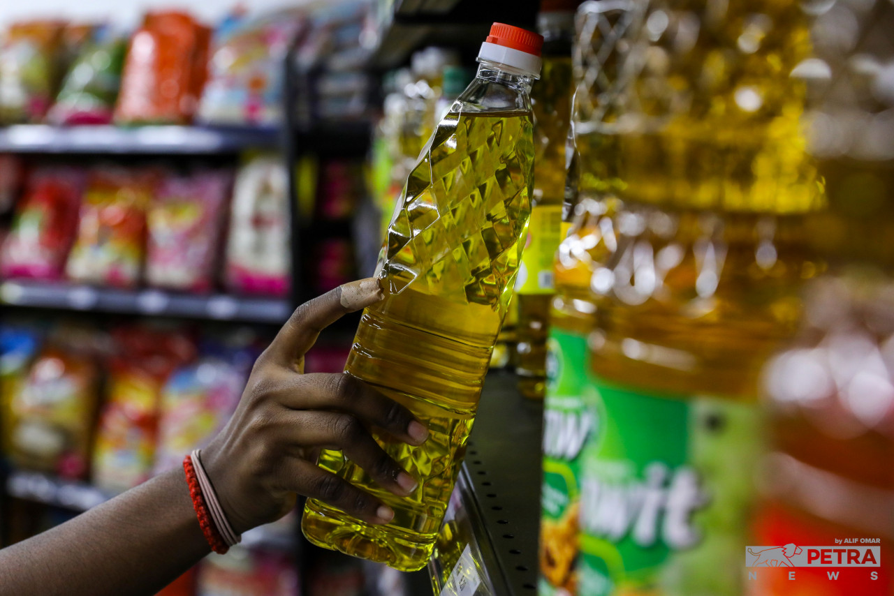 Prime Minister Datuk Seri Ismail Sabri Yaakob says that the government had decided to abolish its temporary subsidy for bottled cooking oil as it failed to meet its original objective. – ALIF OMAR/The Vibes pic, June 22, 2022
