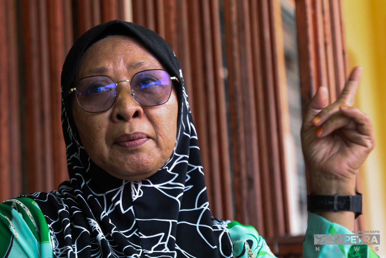 Zabedah Ibrahim, 61, says the possibility of having a prominent figure like Datuk Seri Anwar Ibrahim representing Tambun alone should not be the sole consideration come voting day, instead of what the candidates have to offer. – SAIRIEN NAFIS/The Vibes pic, October 23, 2022