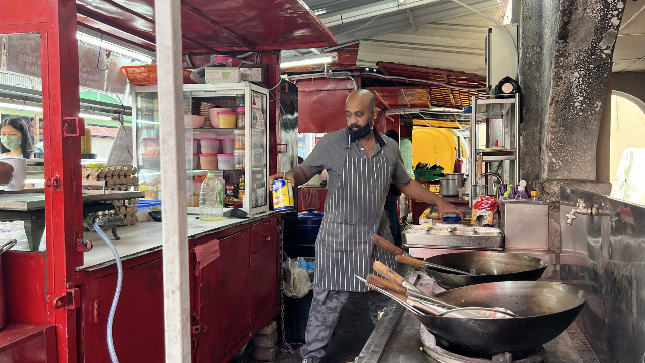 On Jalan Sultan, 40-year-old Raymond says that things were not as bad for him. – LANCELOT THESEIRA/The Vibes pic, January 23, 2022