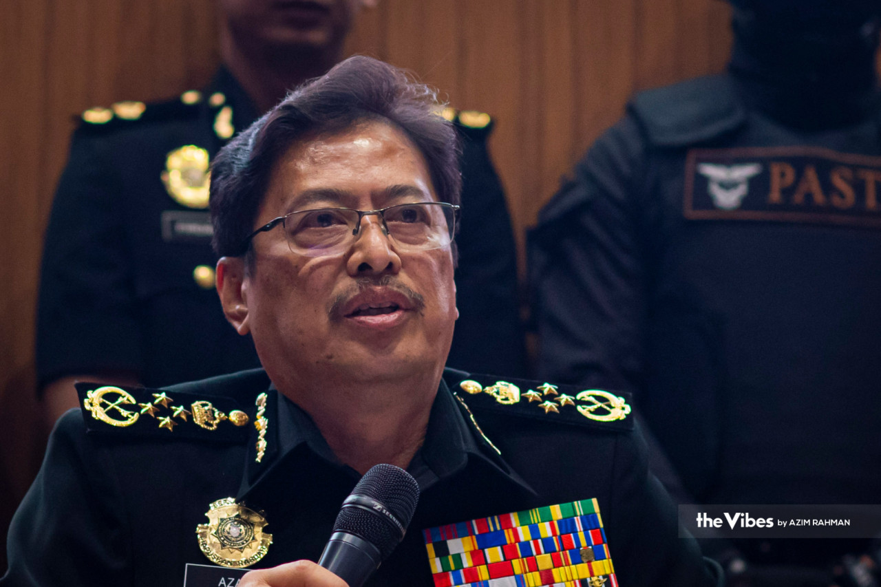 Malaysian Anti-Corruption Commission Chief Commissioner Tan Sri Azam Baki has confirmed the probe into a former senior minister and a prominent businessman. – AZIM RAHMAN/File pic, May 20, 2023