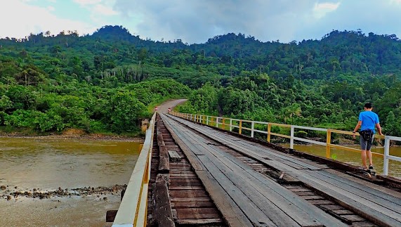 The Long San bridge is a key bridge that facilitates inter-district travel between the two vast districts of Telang Usan and Mulu. – wilsonchin.blogspot.com pic, February 22, 2023
