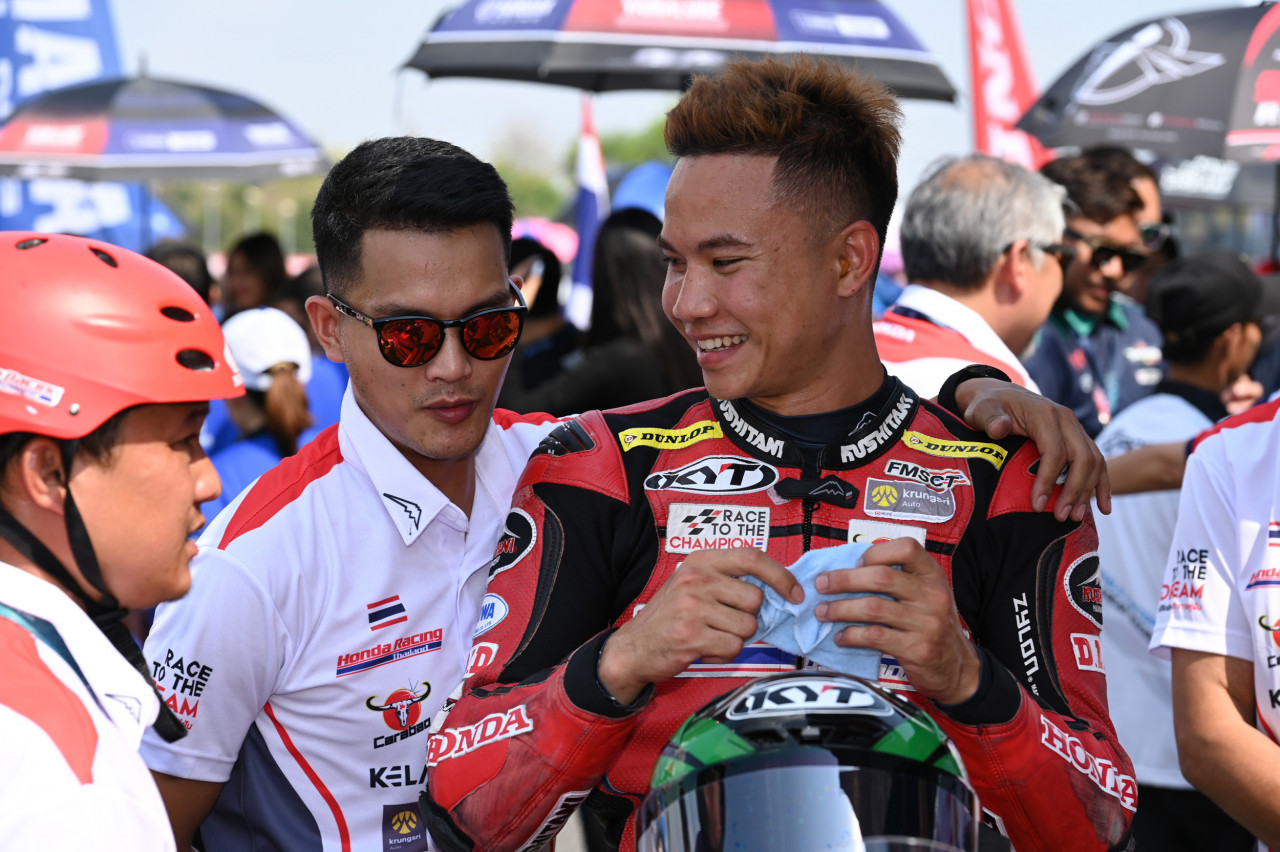 Chip Nakarin wins Race 2 in Round 1 ahead of Khairul Idham by 0.105s after learning his opponents’s tactics. – Pic courtesy of Asia Road Racing Championship, May 10, 2023