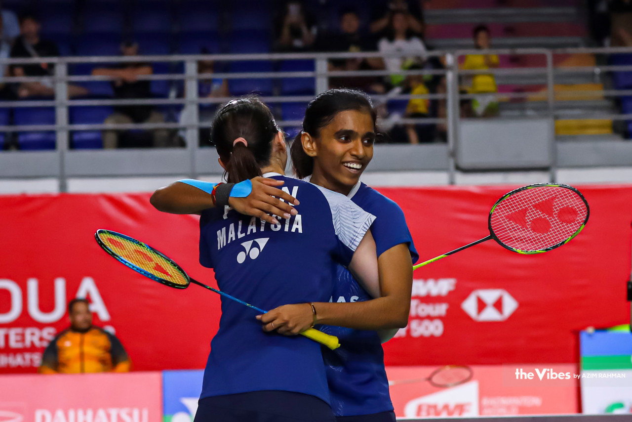Pearly Tan (left) and M. Thinaah have taken just 40 minutes to sweep past the Bulgarian Stoeva sisters in the first round of the Malaysia Masters. – AZIM RAHMAN/The Vibes pic, May 23, 2023