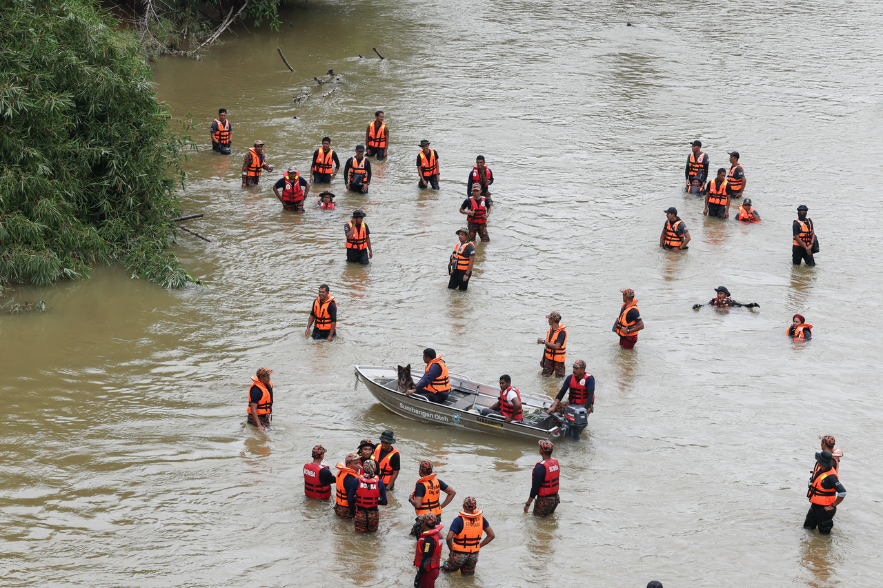 219 personnel from various agencies are involved in today’s operation focusing in Sector A and Sector B, led by the Malaysian Fire and Rescue Department. – Bernama pic, July 7, 2023