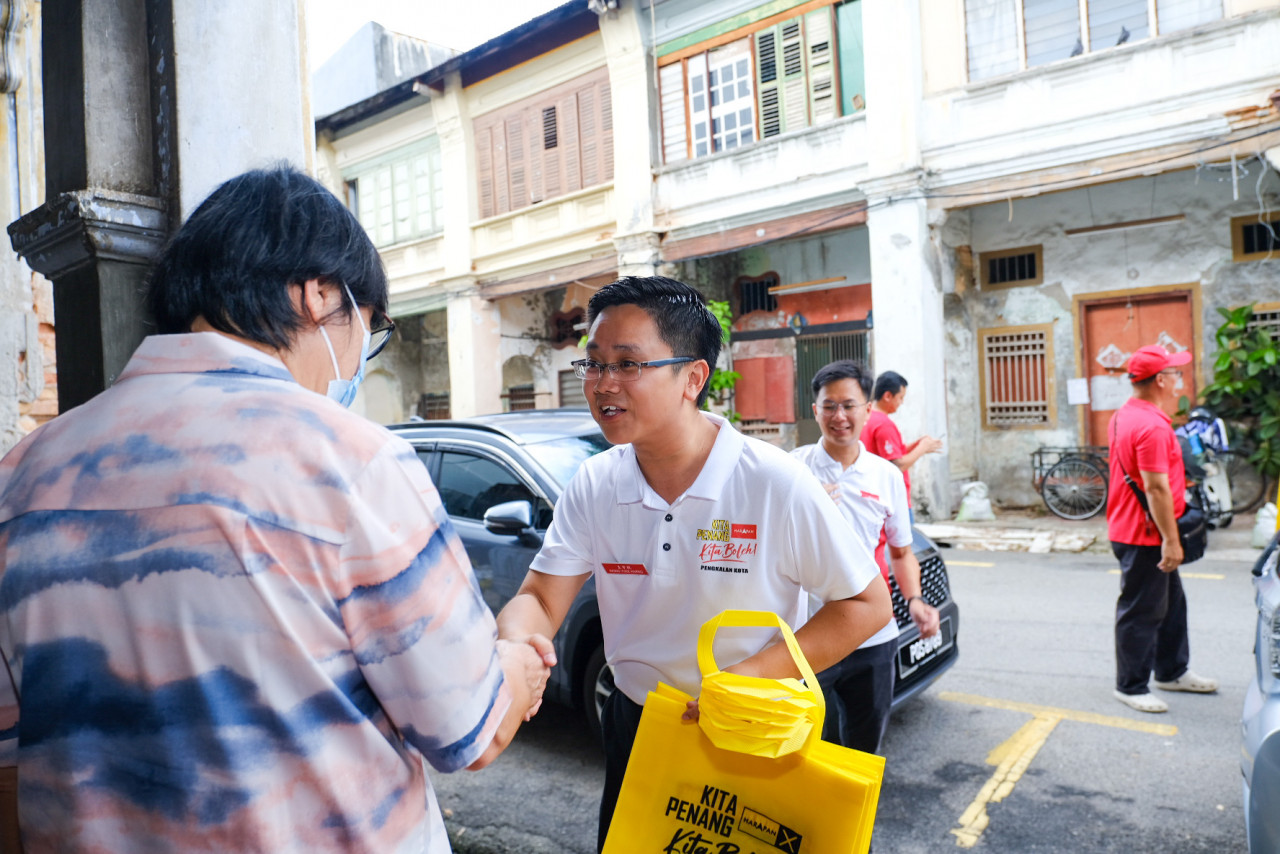 Wong Yuee Harng who is contesting on a Pakatan Harapan ticket in Pengkalan Kota is the the son of veteran Nanyang Siang Pau journalist Wong Soon Eng, who used to head the Penang Press Club. – Wong Yuee Harng Facebook pic , August 11, 2023