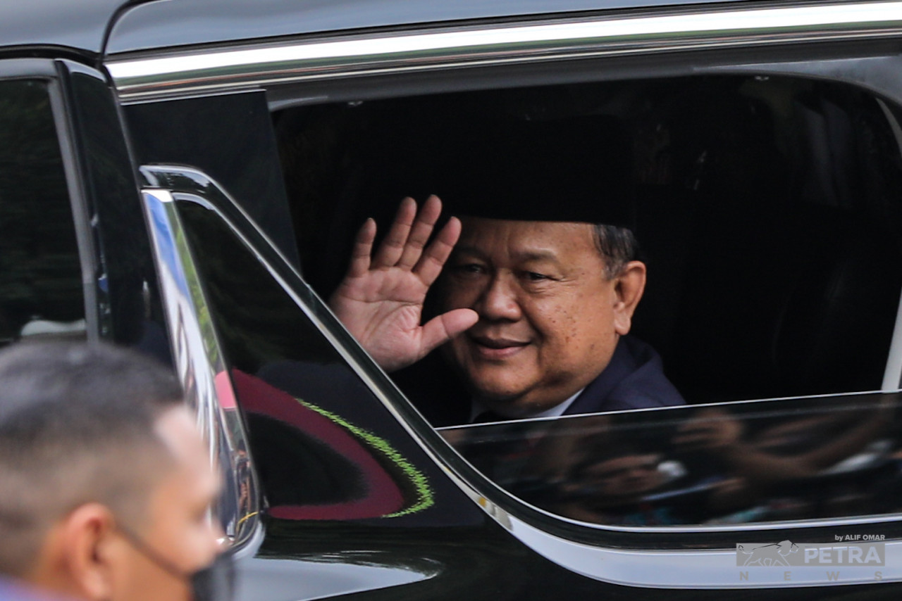 Sin Chew Daily has reported that Gabungan Parti Sarawak leader Datuk Seri Fadillah Yusof reiterated the Sarawak-based coalition’s support for Perikatan Nasional chairman Tan Sri Muhyiddin Yassin as prime minister. – ALIF OMAR/The Vibes pic, November 23, 2022