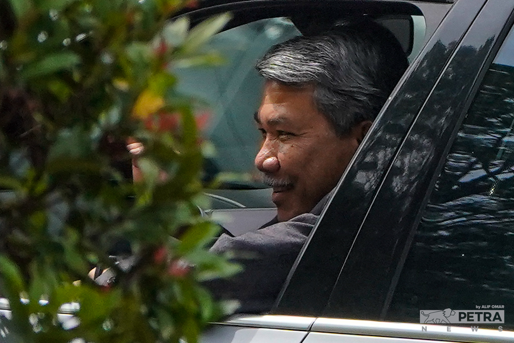 Umno deputy president Datuk Seri Mohamad Hasan (pic) is seen leaving Istana Negara. Barisan Nasional secretary-general Datuk Seri Zambry Abdul Kadir was also seen at the compound. – ALIF OMAR/The Vibes pic, November 23, 2022