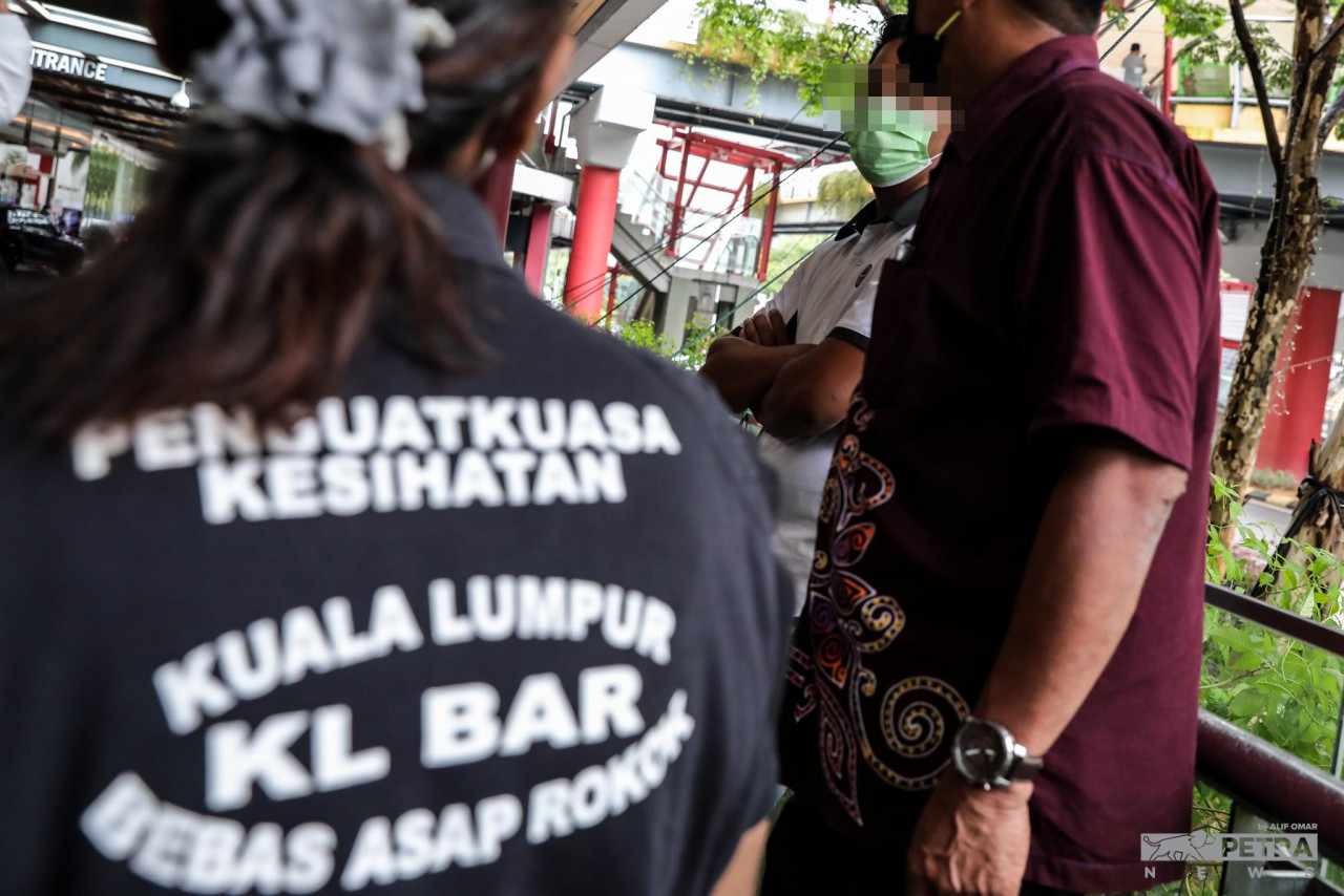 The Kuala Lumpur Bebas Asap Rokok operation was conducted to raise awareness on the regulation and downsides of tobacco consumption, says Malaysian Environmental Health Association deputy president Chandrakant Patel. – ALIF OMAR/The Vibes pic, February 24, 2022