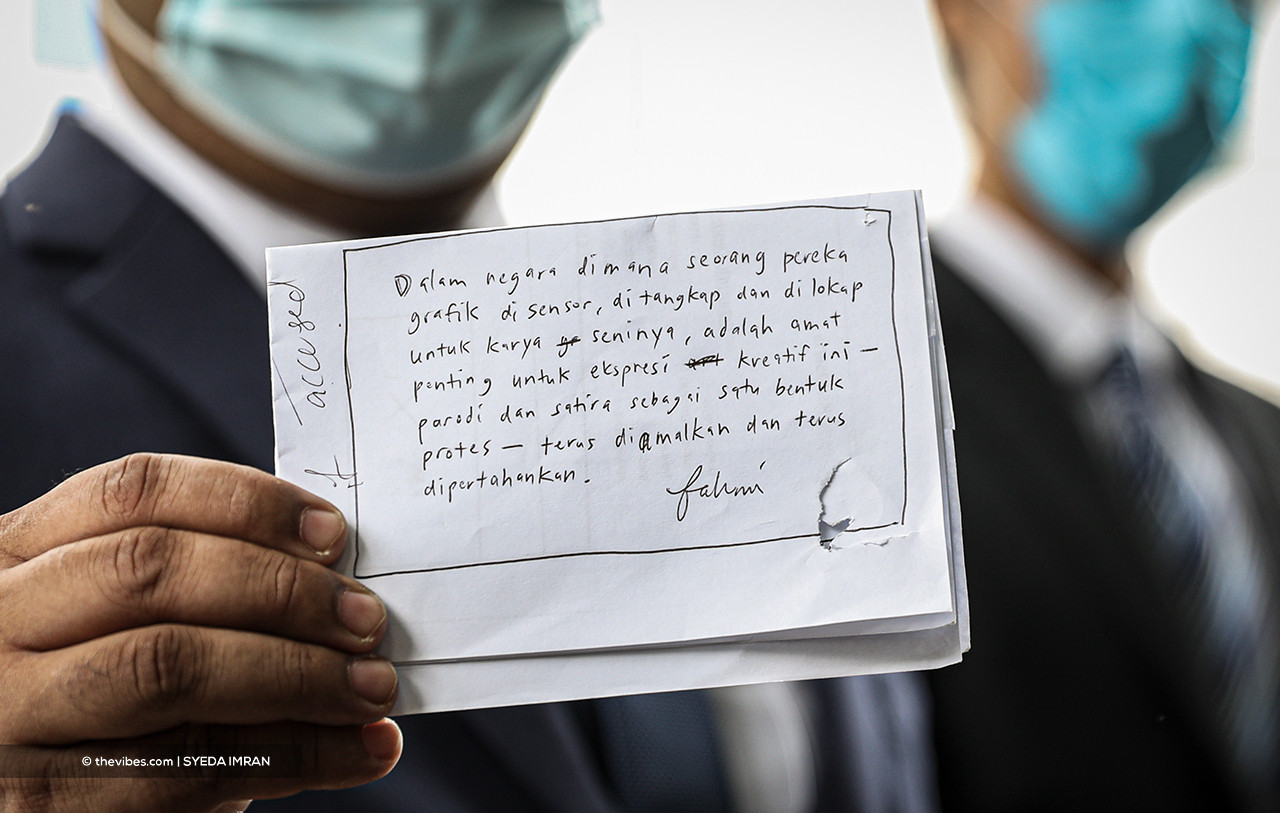 A handwritten note by Fahmi Reza to fellow Malaysians shared by his lawyer, in which he says it is important that expression through art be defended at all cost. – SYEDA IMRAN/The Vibes pic, April 24, 2021