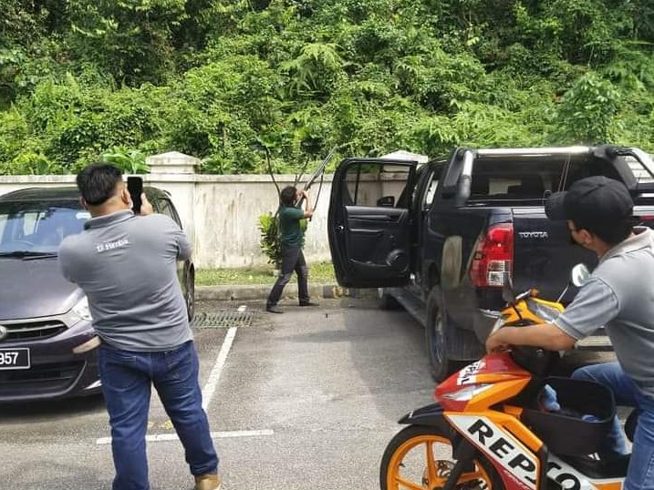 A man, purportedly from the Wildlife Department, aiming a rifle at the forest reserve, where many macaques call home.  – The Vibes pic, April 24, 2021