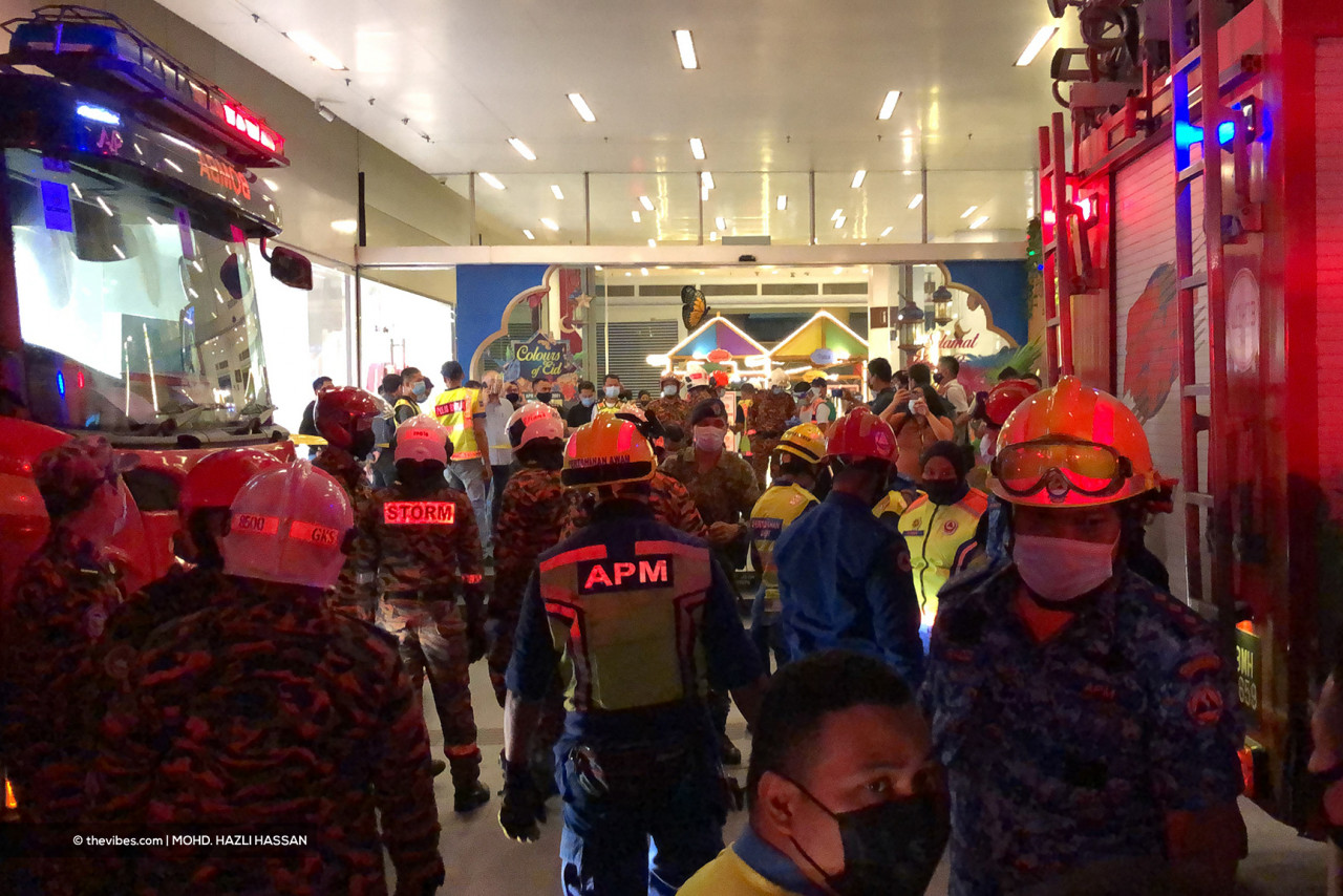 Rescue teams on site at the KLCC LRT station. – MOHD HAZLI HASSAN/The Vibes pic, May 24, 2021