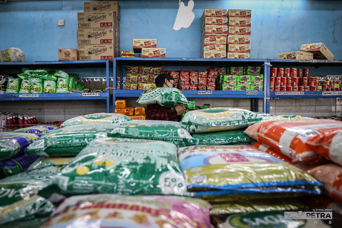 If the government is serious about self-sufficiency in rice and controlling the price hike, it must regain its control on the import of rice, take back from Bernas the management of subsidy to farmers and the procurement of rice from farmers. – SYEDA IMRAN/The Vibes pic, July 4, 2022