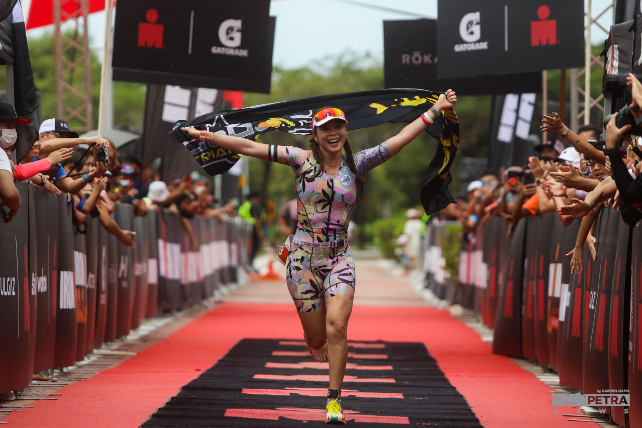 2018 Commonwealth Games triathlete Serena Yang becomes the first Malaysian female participant to cross the line with a personal best time of 5h 28m 57s. – SAIRIEN NAFIS/The Vibes pic, July 24, 2022