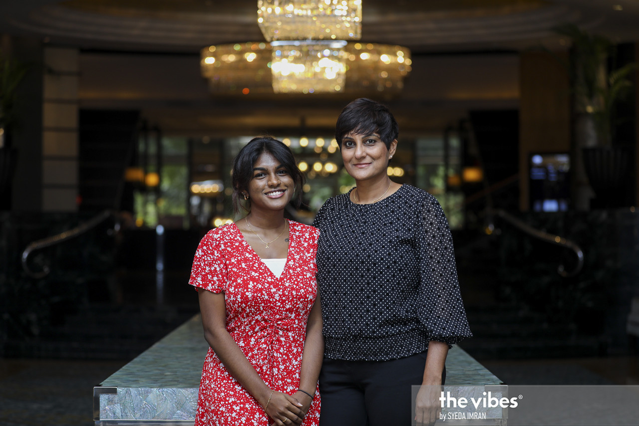 Lavinia Abirami Selva Kumaran (left) with her mother, Kala Balasingam, at an award ceremony in Kuala Lumpur recently, where she performed. – SYEDA IMRAN/The Vibes pic, April 5, 2021