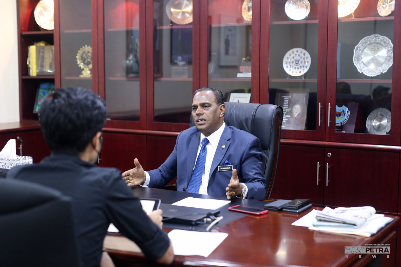 Datuk Seri M. Saravanan says when he when he first took over the ministerial post in March 2020, issues of foreign workers’ welfare, including wages and accommodations, had not been addressed, but have now either been tackled or are in the midst of improvement. – NOOREEZA HASHIM/The Vibes pic, April 27, 2022