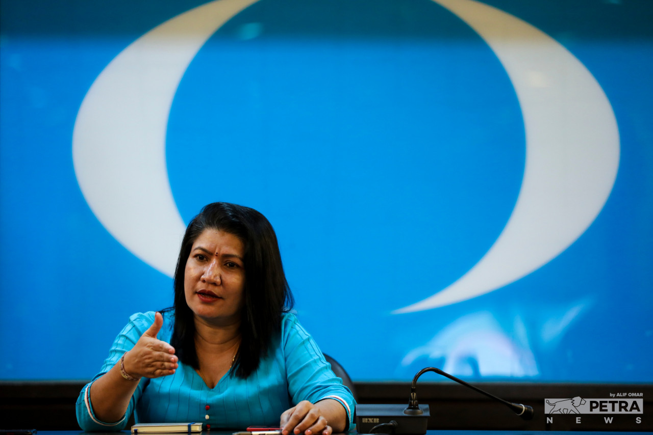 Asked about her targets in PKR, K. Saraswathy says that she aims to tackle numerous ongoing issues affecting the Indian community, such as Maika, the Indian Community Transformation Unit (Mitra), and the Employment Generation Guarantee Scheme (Janakerja). – ALIF OMAR/The Vibes pic, July 31, 2022