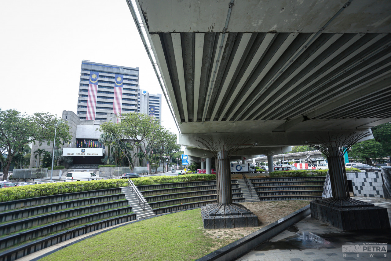 Jejak Pahlawan is a promenade project that utilises the empty space inside Bulatan Dato Onn, which has been stalled for several months due to issues including a change of contractors. – NOOREEZA HASHIM/The Vibes pic, September 25, 2022