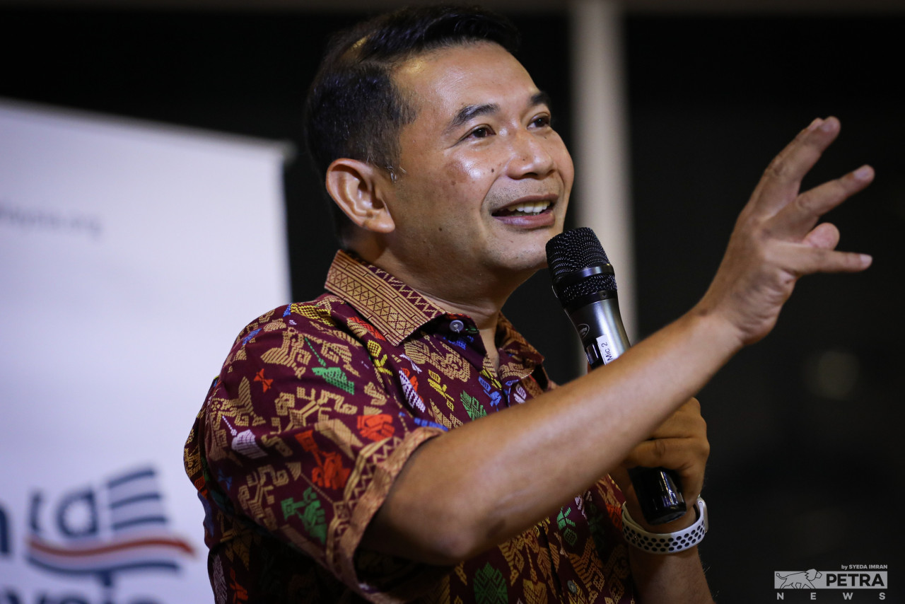 Rafizi Ramli, who opposes the big-tent strategy, believes time cannot be wasted on negotiations with other parties, as the opposition should regain the trust of the people. – The Vibes file pic, April 27, 2022