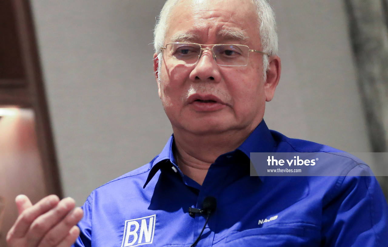 Barisan Nasional adviser Datuk Seri Najib Razak (pic) chides Tan Sri Muhyiddin Yassin for his supposed demands, stating that the Pagoh MP should drop his misplaced priorities and simply focus on his official duties. – The Vibes file pic, July 5, 2022