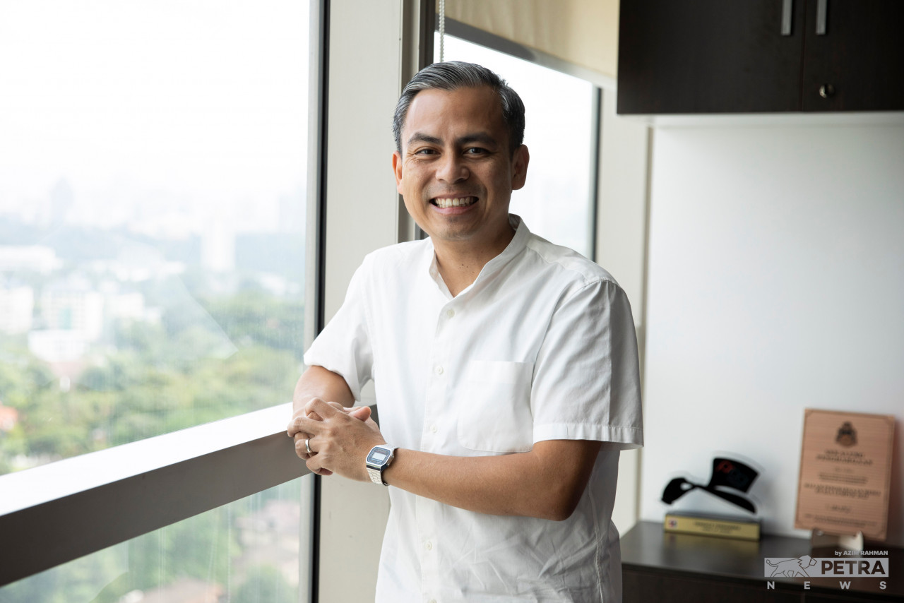 Lembah Pantai MP Fahmi Fadzil (pic) has been named digital communication minister by Prime Minister Datuk Seri Anwar Ibrahim. – The Vibes file pic, December 3, 2022