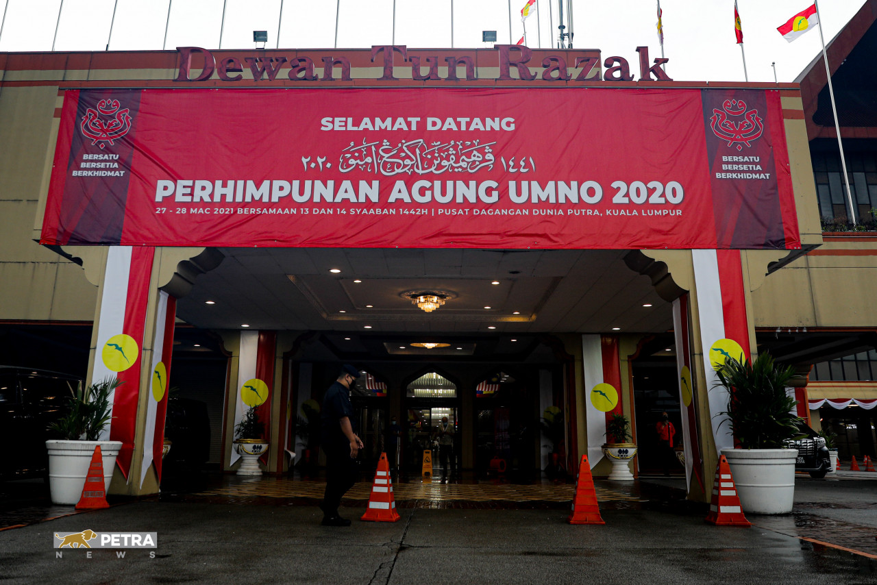 The Umno general assembly – a usually colourful annual festival in Malaysia’s political calendar – has been rather sombre and subdued as the party decides on its future in the Perikatan Nasional administration. – ALIF OMAR/The Vibes pic, March 28, 2021