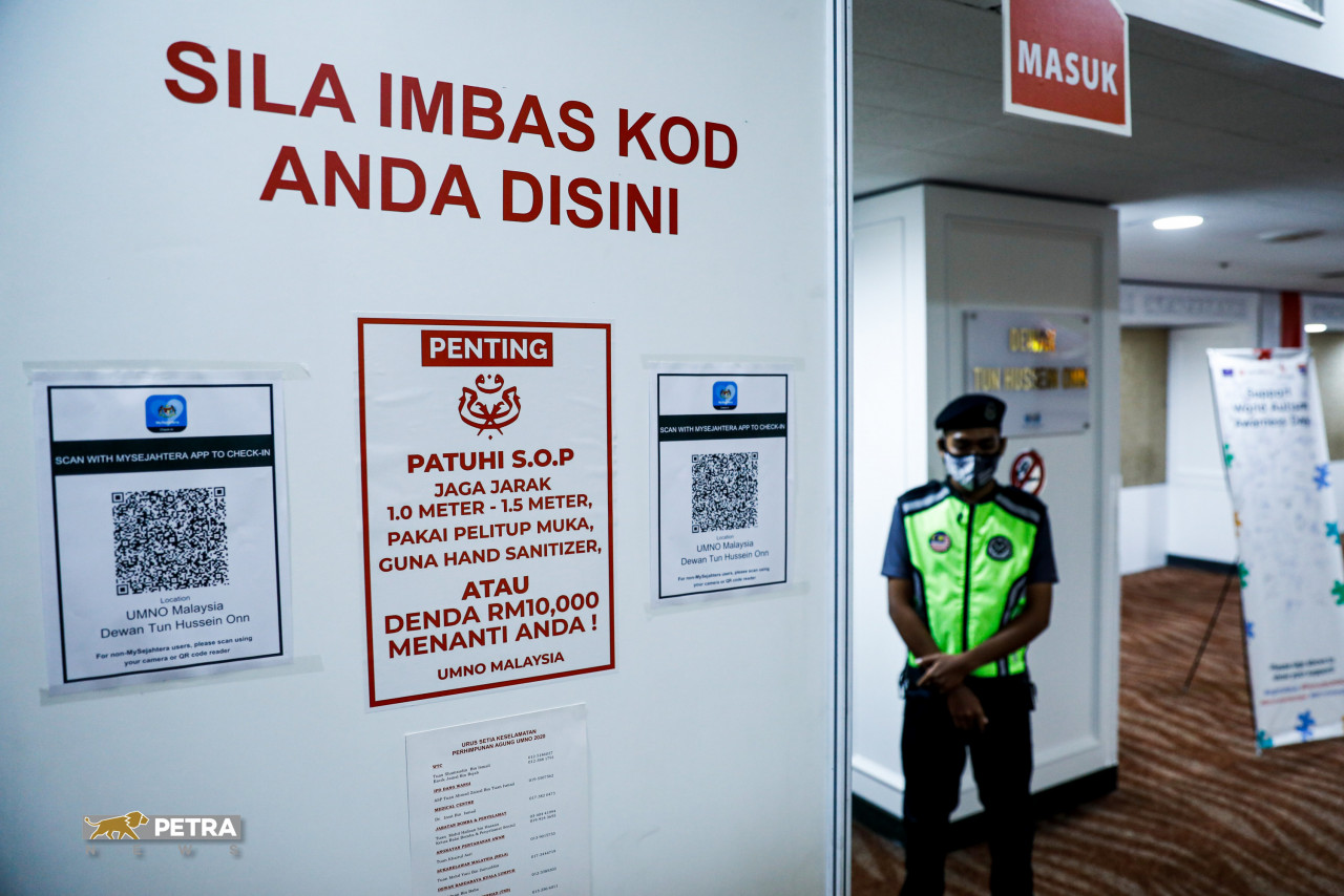 It is crucial that there be no ‘Umno cluster’, says the party Youth wing’s Hulu Selangor delegate Mohd Syaril Rahim regarding the numerous precautions in place at the Putra World Trade Centre. – ALIF OMAR/The Vibes pic, March 28, 2021