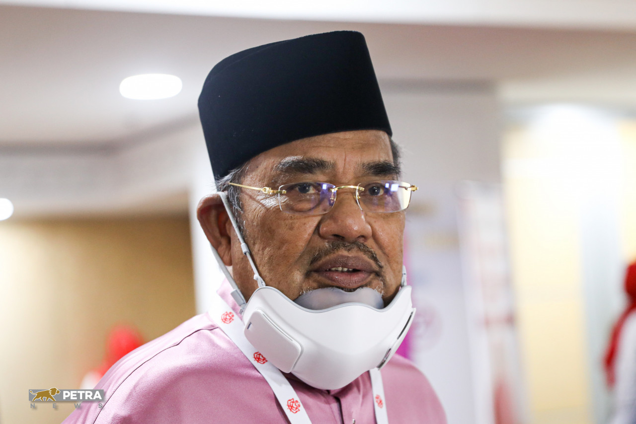 Umno elections director Datuk Seri Tajuddin Abdul Rahman says all Umno party members will have to abide by the Supreme Council’s decisions, whether they agree with them or otherwise. – PETRA News file pic, July 8, 2021